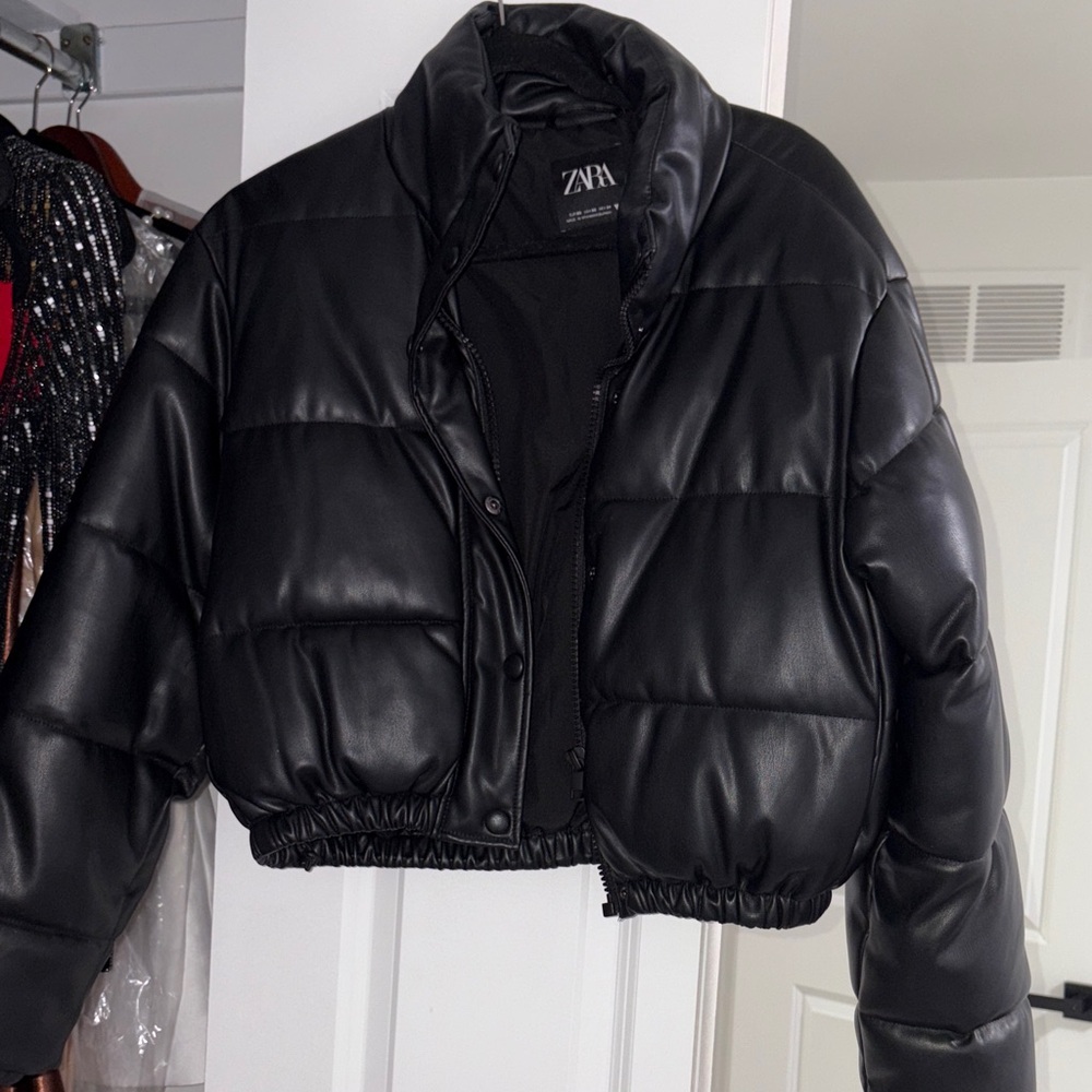 Zara Women's Black Puffer Coat